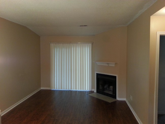 Building Photo - 2613 Stewart Dr