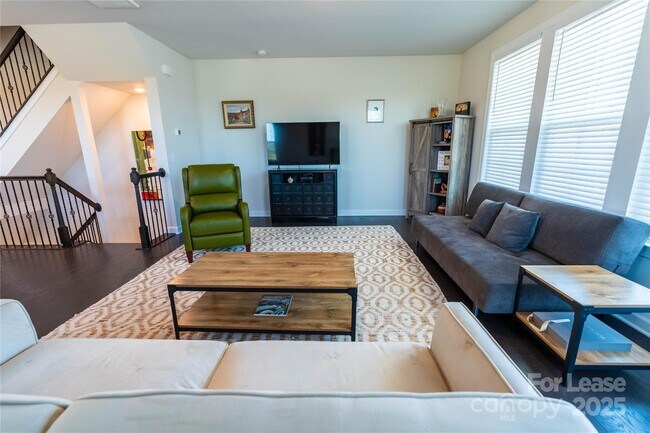 Building Photo - 7823 Reunion Row Dr