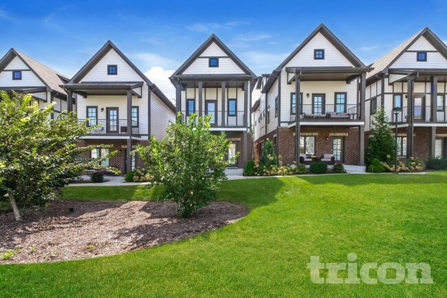 Building Photo - 1244 Hillwood Private Cove