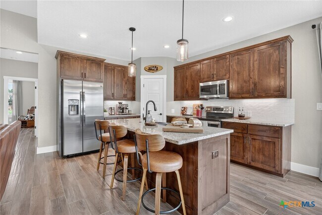 Building Photo - 876 Primrose Path