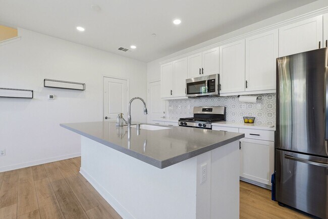 Foto del edificio - 4 Bedroom Townhome for rent In Murrieta
