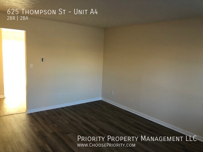 Building Photo - 625 Thompson St