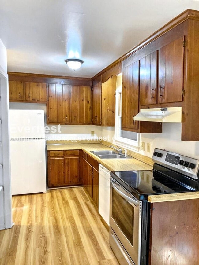 Foto del edificio - 532D Neck-O-Land Rd