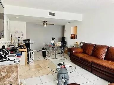 Building Photo - 1060 Crystal Lake Dr