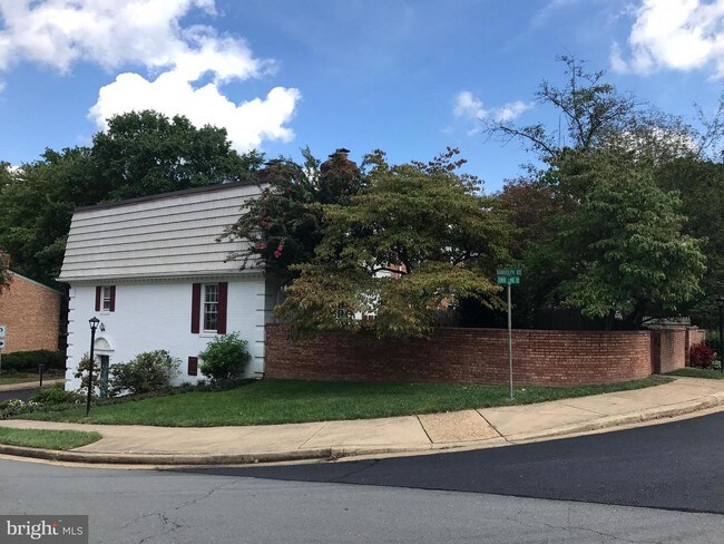 Building Photo - 6817 Market Square Dr