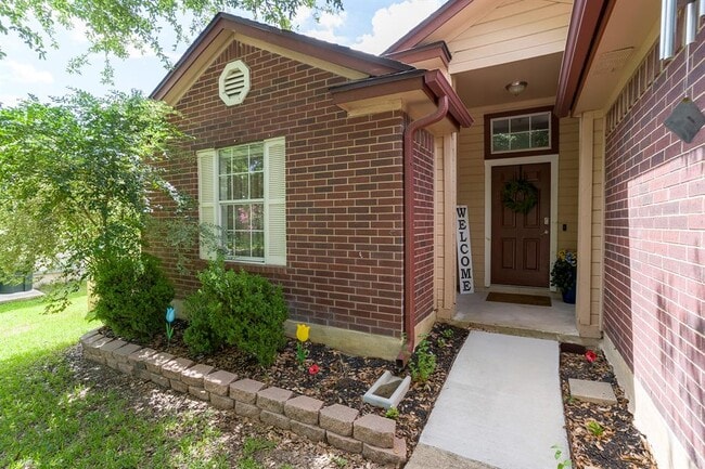 Building Photo - 906 Iris Dr