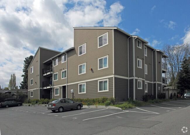 Building Photo - 939 N 101st St