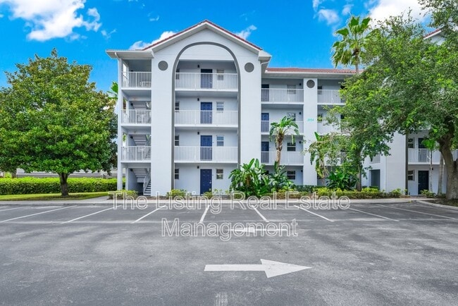 Building Photo - 2954 Sadina St