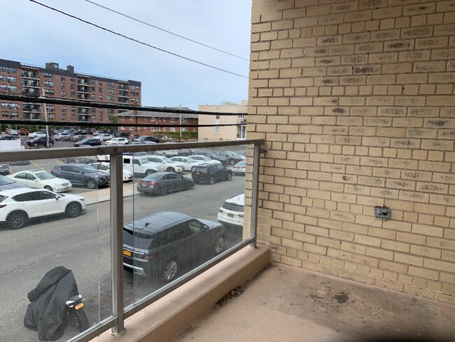 Foto del edificio - 10 Monroe Blvd