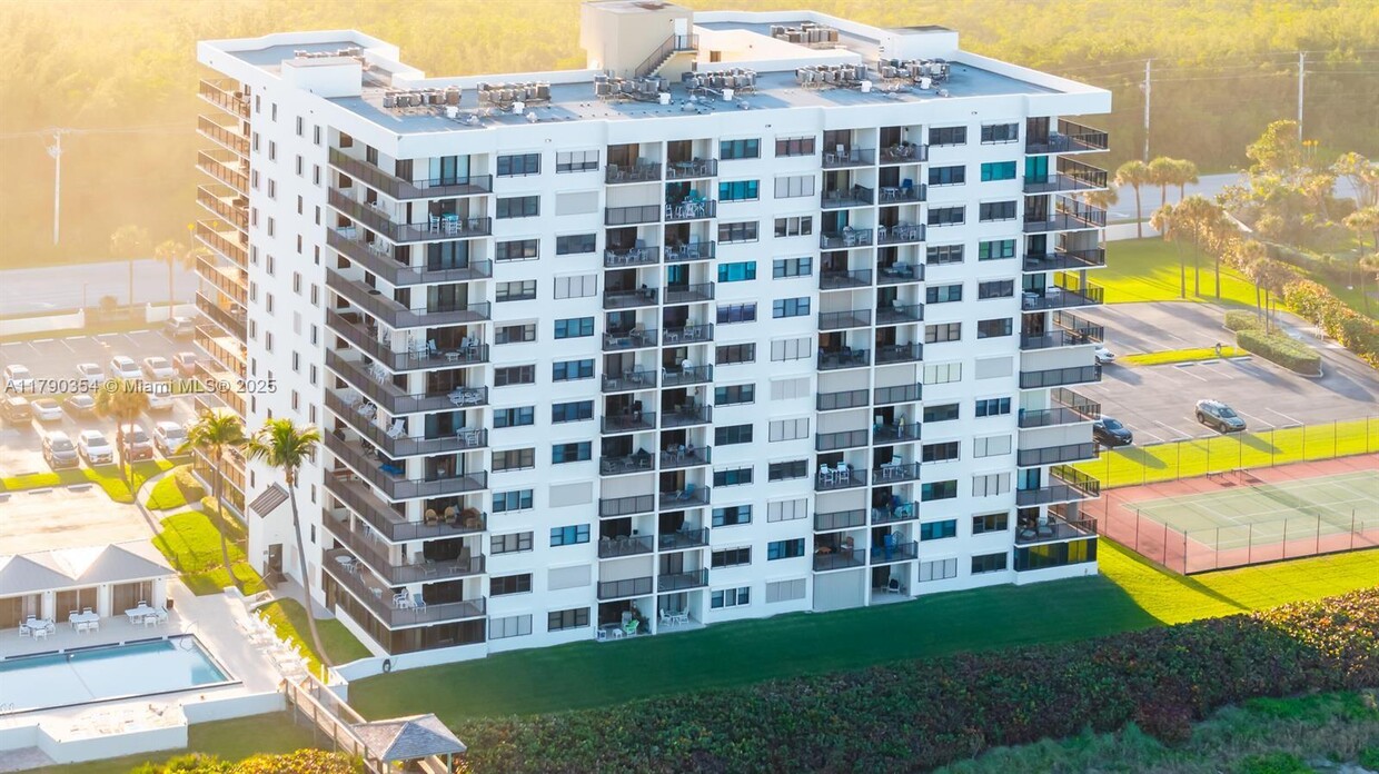 Primary Photo - 10044 S Ocean Dr