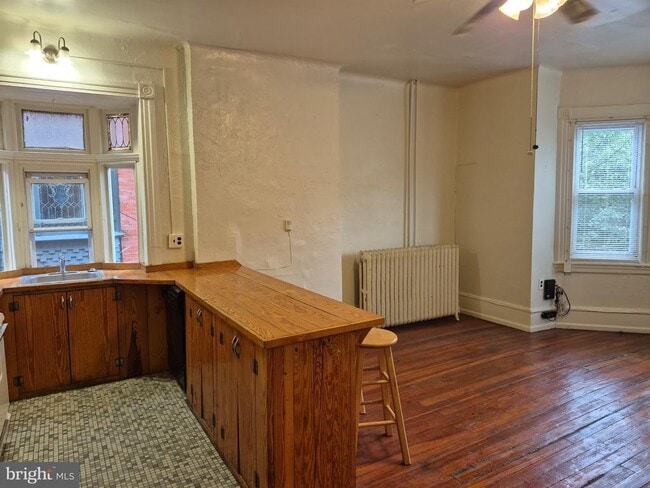 Building Photo - 4610 Chester Ave