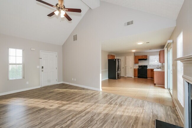 Foto del edificio - 458 Old Tree Dr