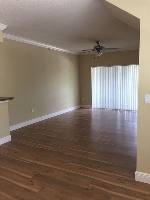 Foto del edificio - 5960 W Sample Rd