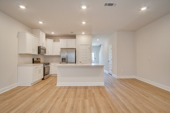 Foto del edificio - Brand New! Stylish 3BR/2.5BA Townhome with Modern Finishes, Quartz Kitchen, Garage, and Easy Acce...