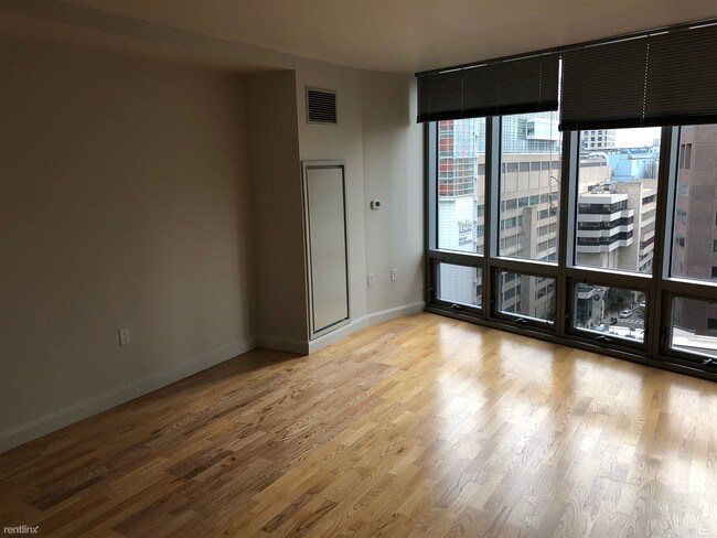 Building Photo - 22 Lagrange St