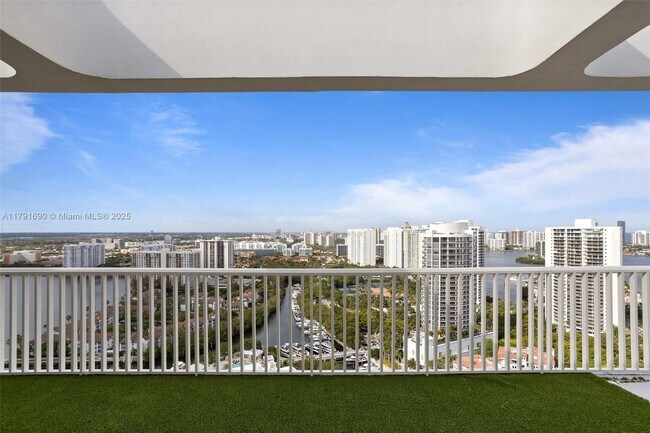 Foto del edificio - 2000 Island Blvd