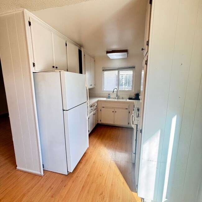 Foto del edificio - CHARMING PACIFIC BEACH 2BD/2BA CONDO! CLOSE TO THE BAY & OCEAN! Only $3,295/mo!