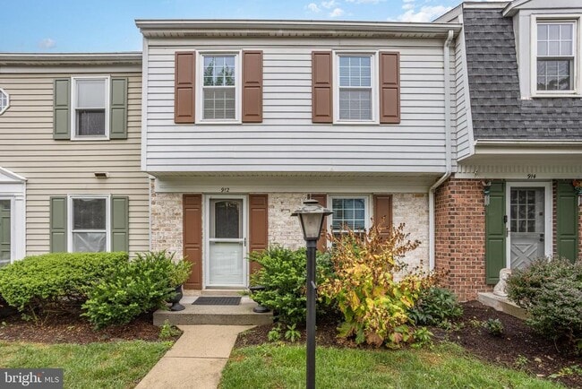Building Photo - 912 Allenview Dr