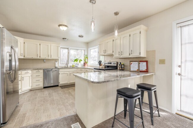 Building Photo - 2814 N Bogus Basin Rd