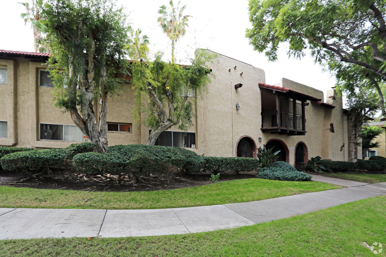 Primary Photo - Glencrest Apartments