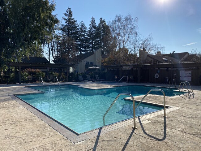 Foto del edificio - 3701 Colonial Dr