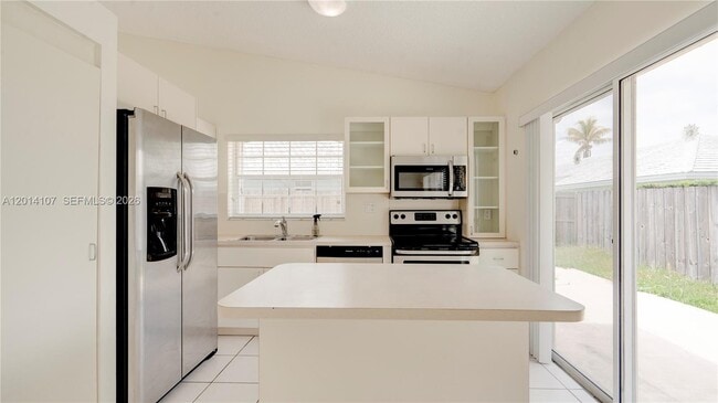 Building Photo - 6410 SW 112th Pl