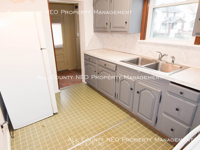 Building Photo - 3300 6th St SW 3 Bed, 1 bath