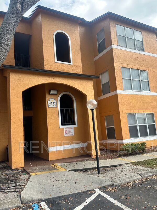 Foto del edificio - 4532 Commander Dr