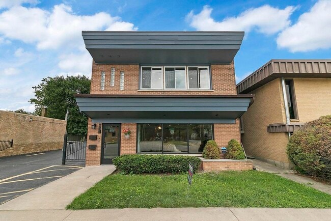 931 W Glen Flora Ave