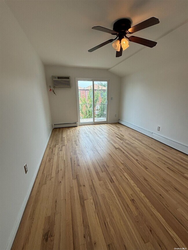 Foto del edificio - 43-11 216th St