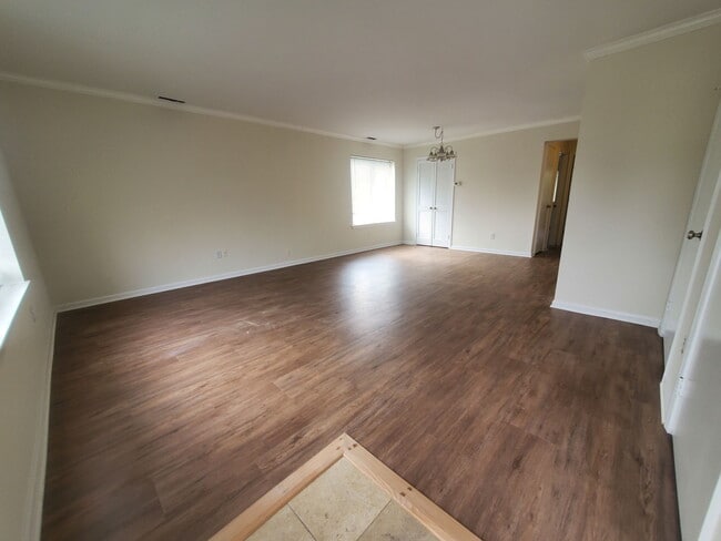 Building Photo - 31 Stuart Ave