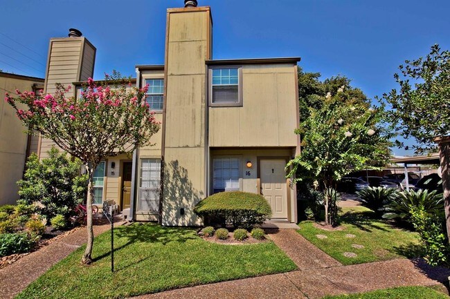 Building Photo - 5807 Beverlyhill St