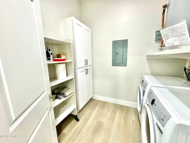 Building Photo - 2032 E River Rd