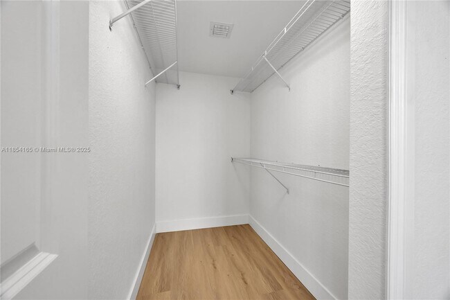 Foto del edificio - 2301 SW 27th Ave