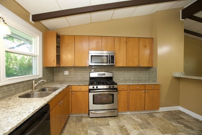 Building Photo - 1227 Wood Ave
