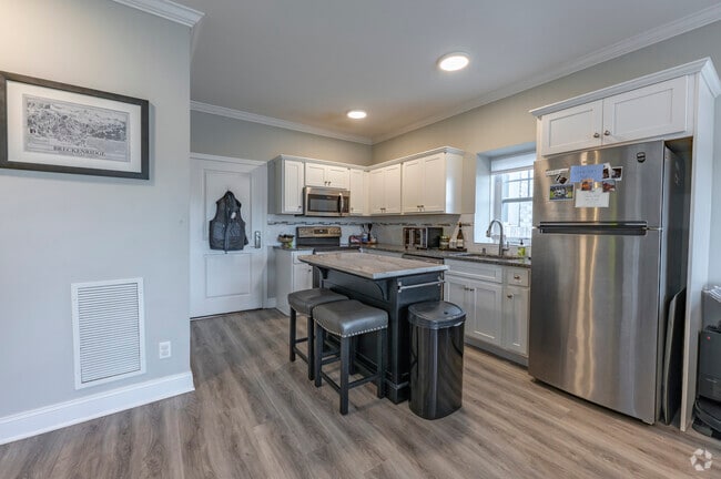 Cedar Village -1BD, 1BA, 641SF - Kitchen - Cedar Village at Carroll's