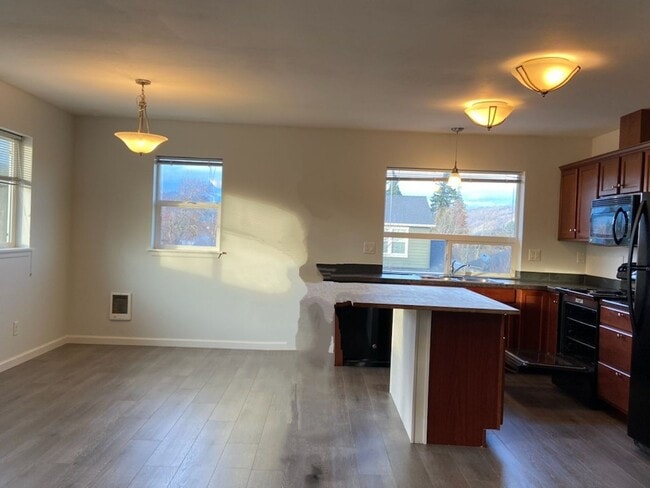 Foto del edificio - Spacious 1 bedroom 1 bath duplex in Hood River
