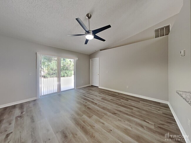 Building Photo - 16 Rymsen Ln