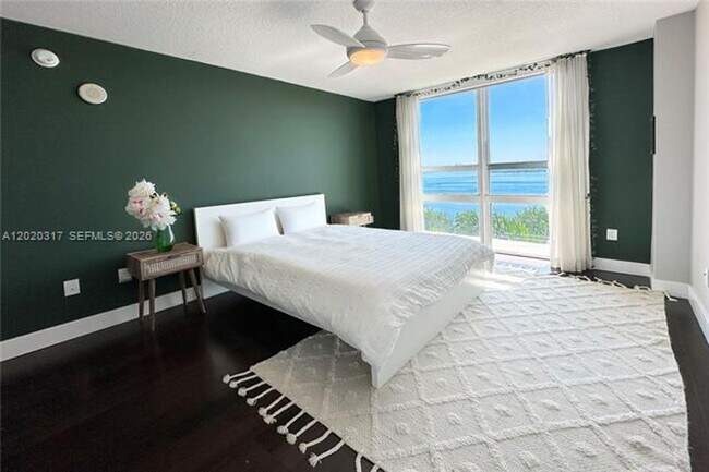 Foto del edificio - 2000 N Bayshore Dr