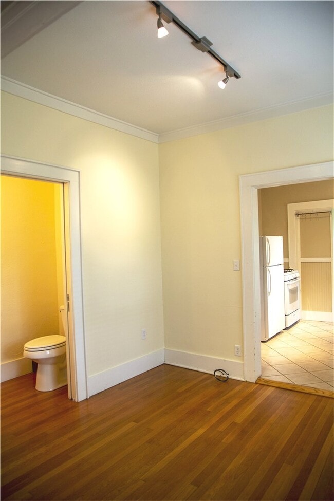 Building Photo - 601 Forest Ave