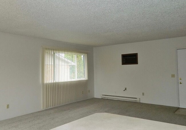 Building Photo - 129 Hawthorn Ave