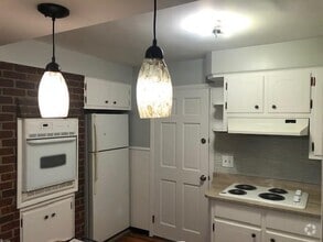 Building Photo - 58-58 Rochambeau Ave