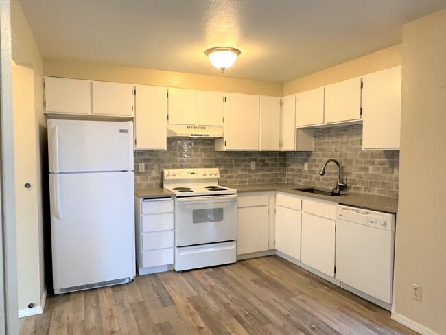 Foto del edificio - 643 Brookside Ct