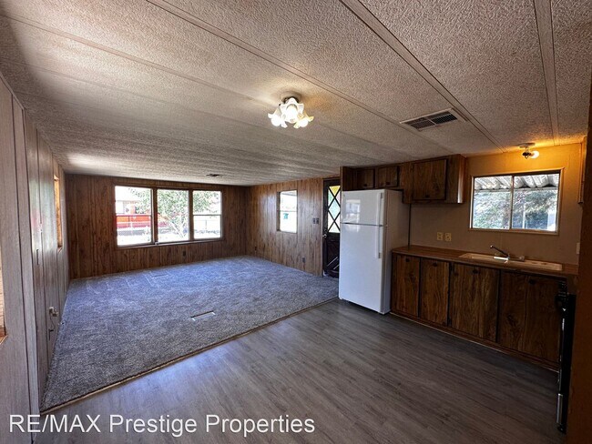 Building Photo - 2 br, 1 bath House - 2840 E Leroy Ave