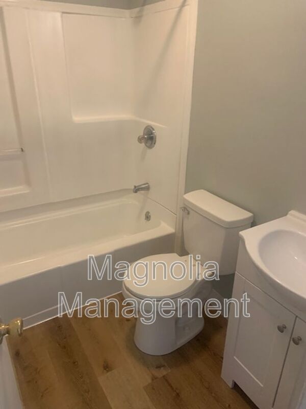 Building Photo - 1825 Colonial Ave