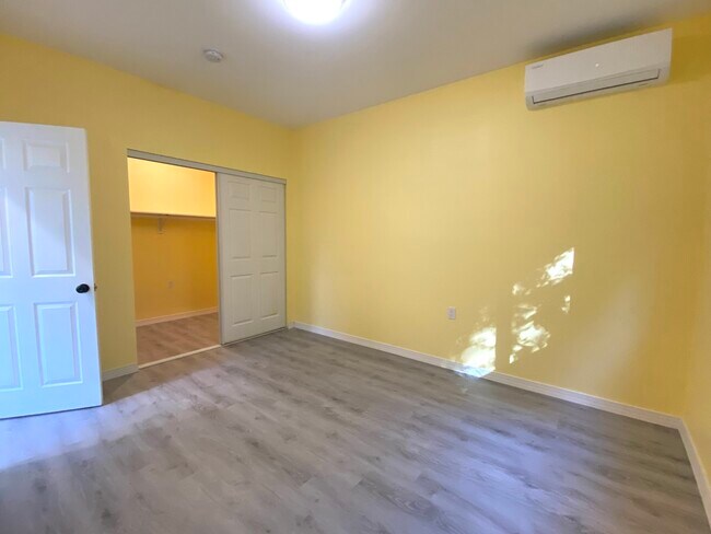 Foto del edificio - 1838 S Olive Ave
