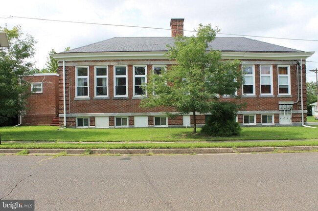 Building Photo - 6136 North Magnolia Avenue