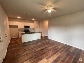 Building Photo - 2931 Peony Dr