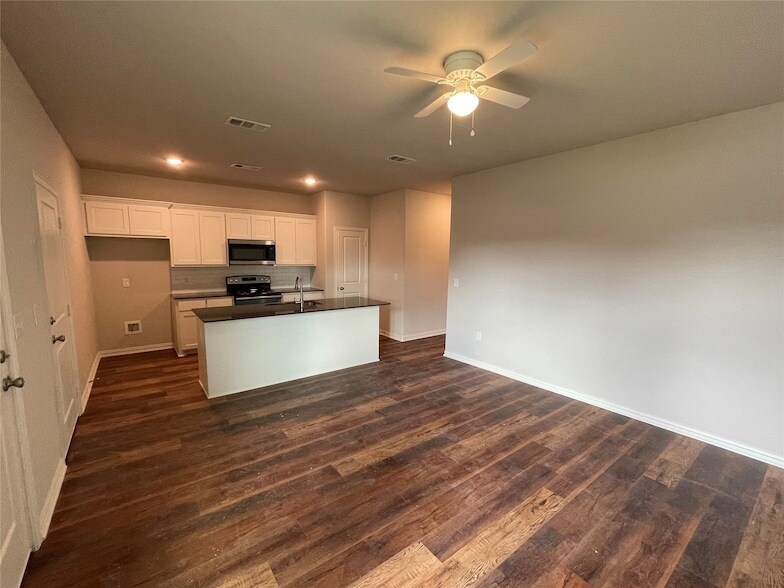 Foto principal - 2931 Peony Dr