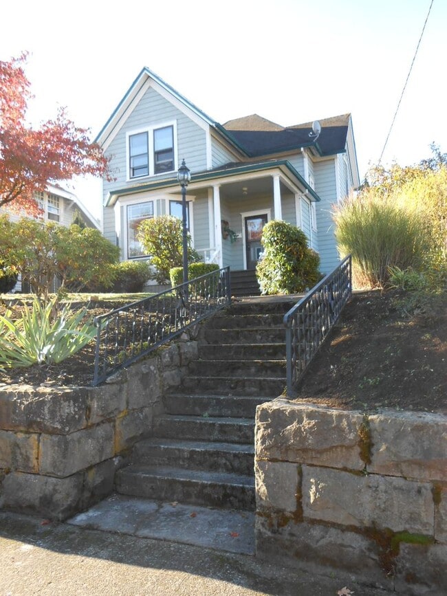 Building Photo - Historic Victorian Charm